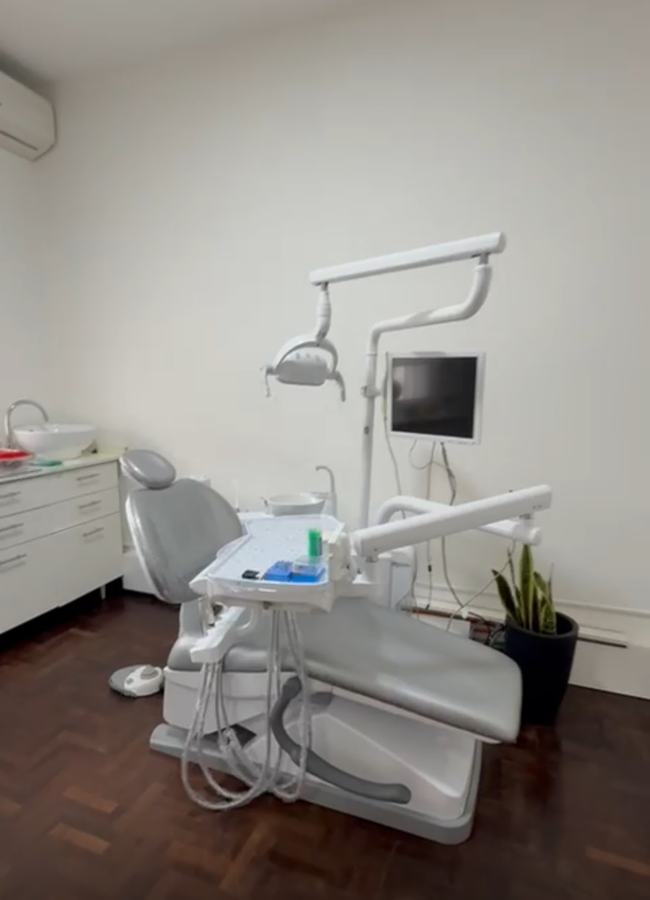 Consultorio odontológico moderno de Odontología Bolatti en San Miguel