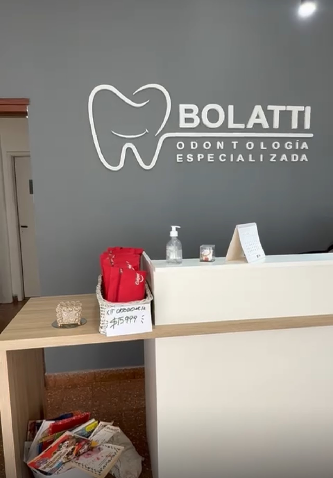 Recepción de Odontología Bolatti en San Miguel