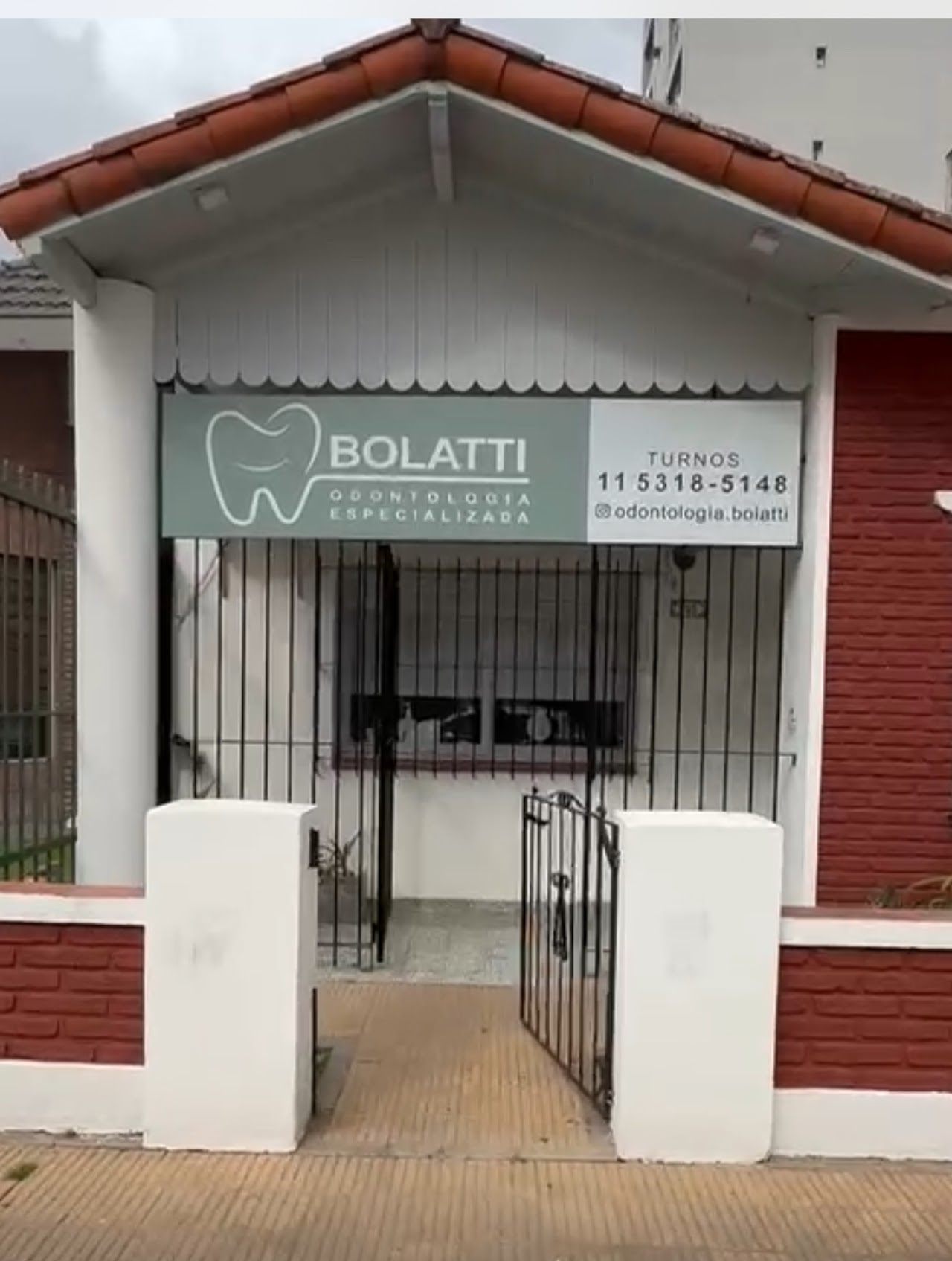 Fachada de Odontología Bolatti en Italia 889, San Miguel